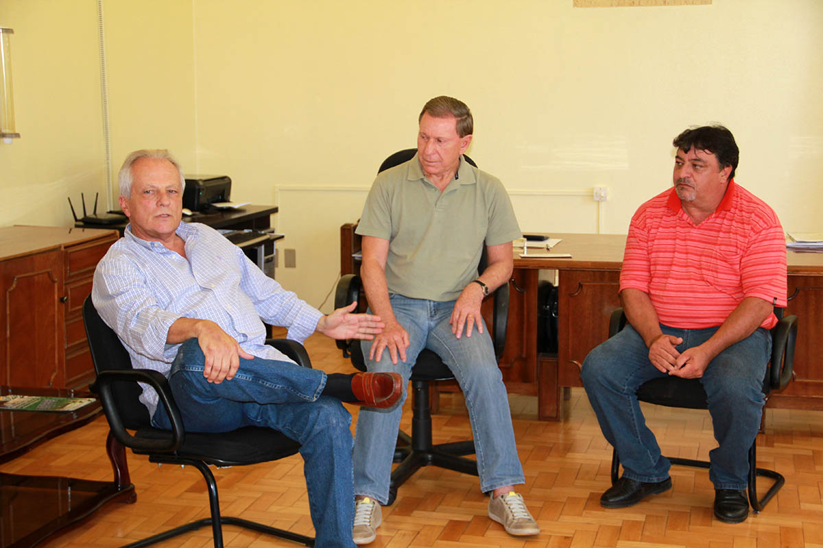 PRÉ-CANDIDATO AO GOVERNO DO ESTADO VISITA TRÊS DE MAIO